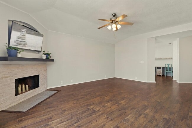 Building Photo - 2201 Tailburton Ct