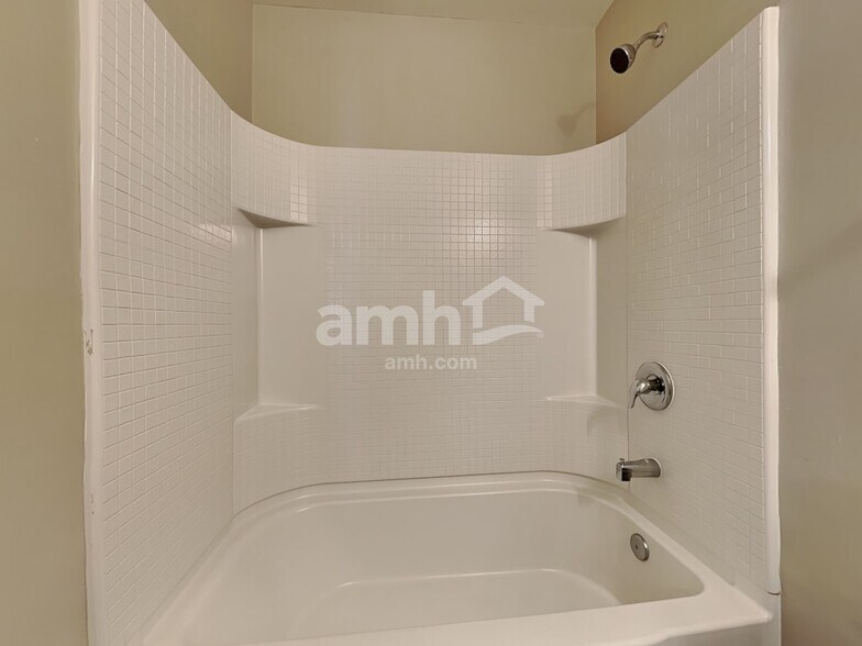 Building Photo - 123 Brookhaven Rd