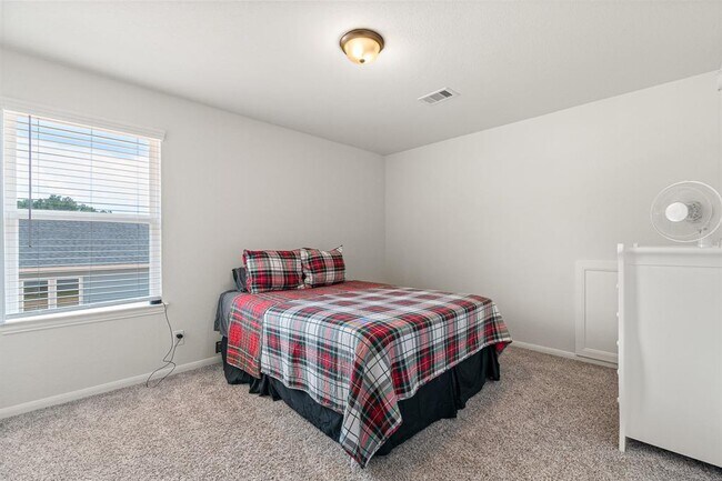 Building Photo - 5872 Strawflower Ln