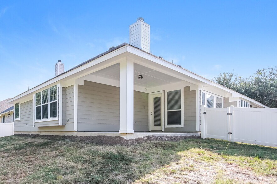 Building Photo - 240 Creekview Dr