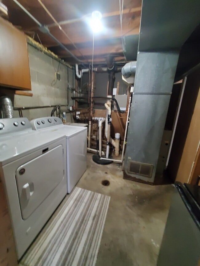 Building Photo - 450 E Mulberry Ct