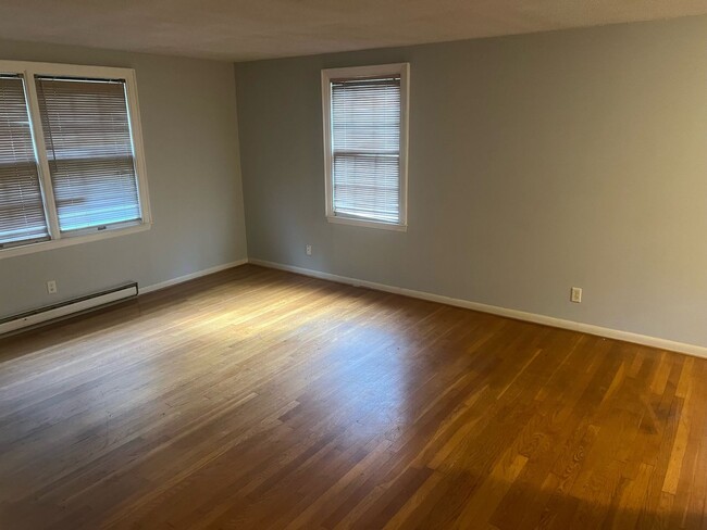 Building Photo - Spacious 2 Bedroom Minutes From UNC Campus