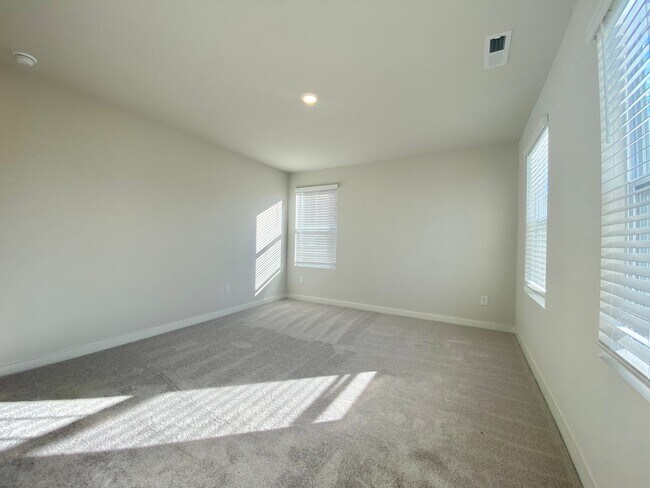 Building Photo - “Modern comfort meets Murfreesboro charm —...