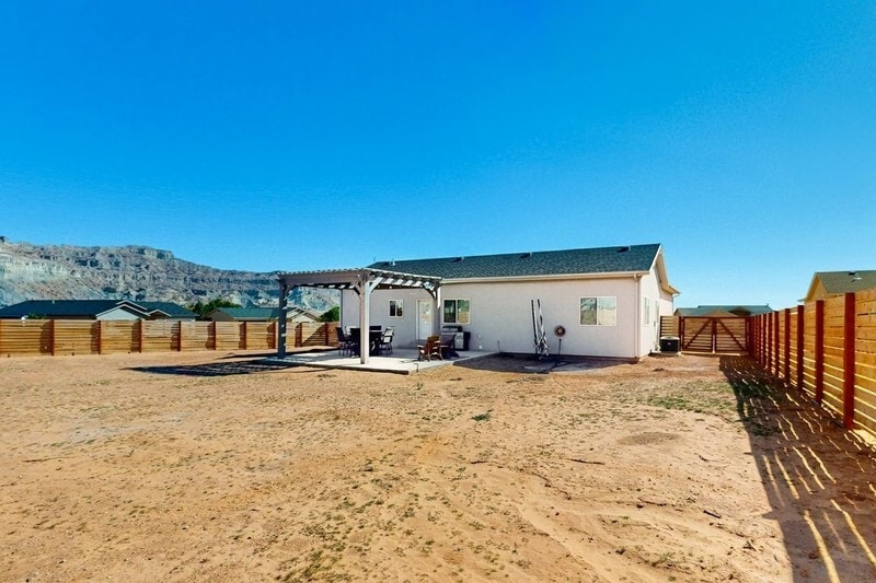 Building Photo - 1030 Canyon Dr
