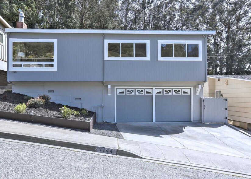 Primary Photo - 1144 Valencia Way