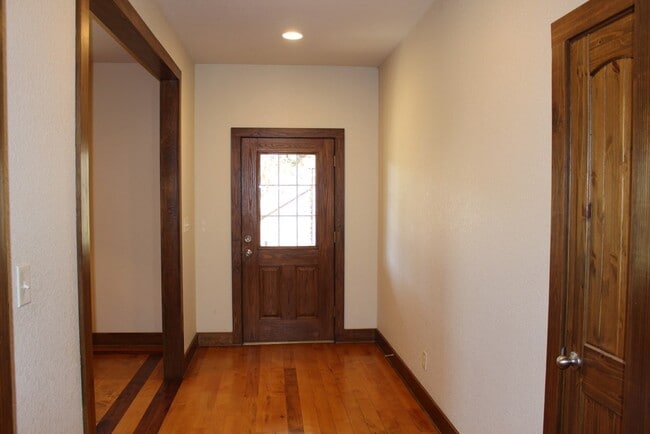 Building Photo - 701 Bushwhack Rd