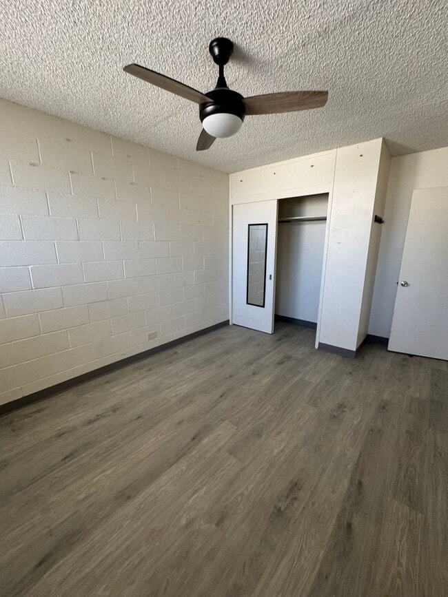 Building Photo - 2 Bed 1 Bath with 1 reserved parking in Moiliili