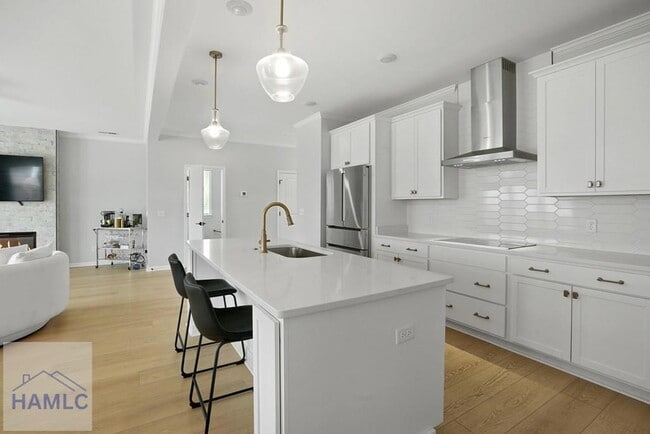 Building Photo - 25 Ashmont St