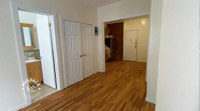 Building Photo - 170 New York Ave