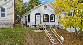 Building Photo - 207 Boyden St