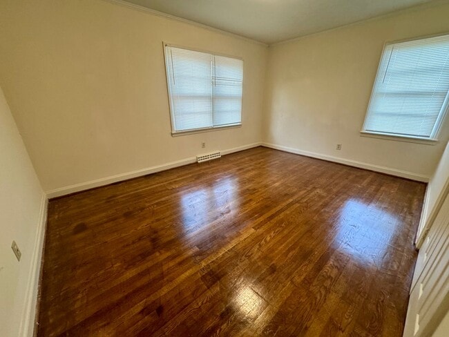 Building Photo - Move-in Ready!