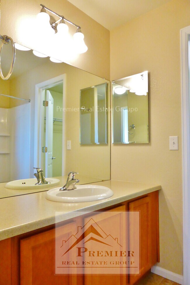 Building Photo - 8051 Elk River View