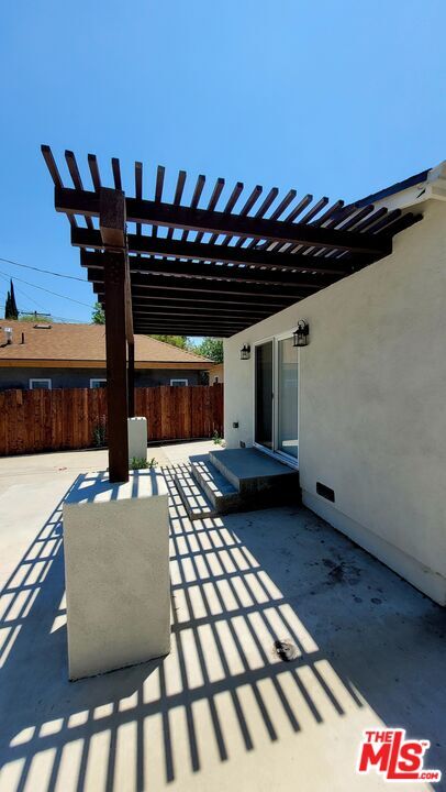 Building Photo - 17629 Burbank Blvd
