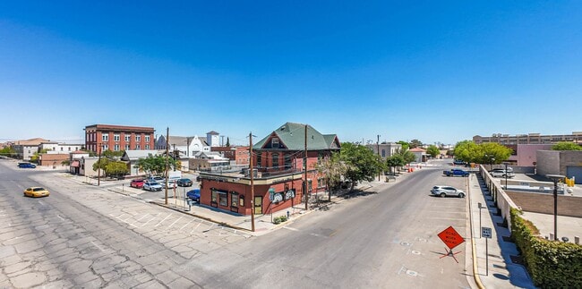 Building Photo - 702 Myrtle Ave