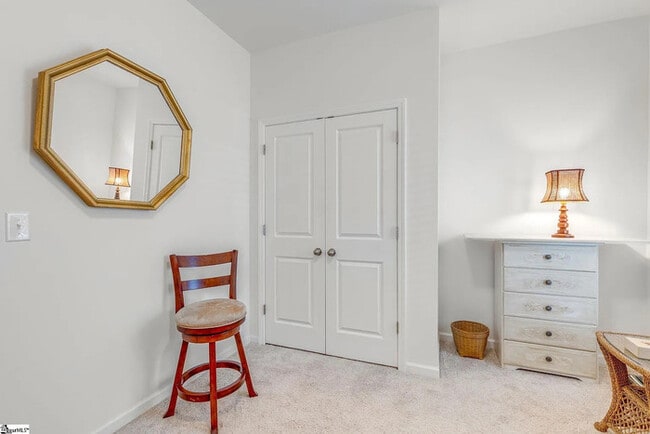 Building Photo - 3 Bedrooms 2 Bathrooms