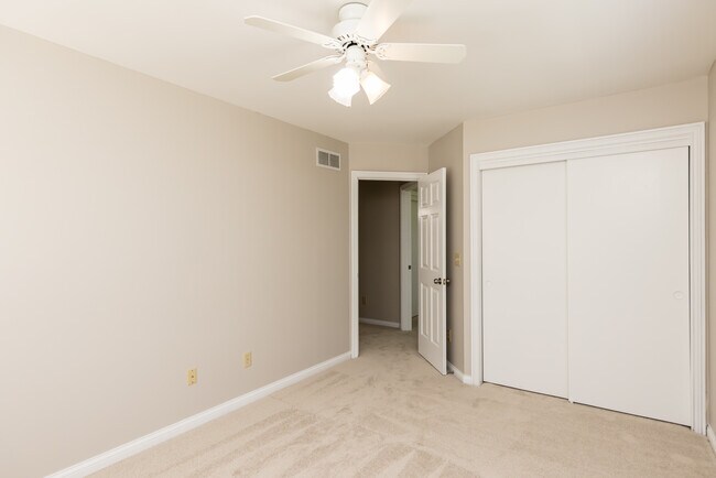 Building Photo - 5558 Parker Hill Ln