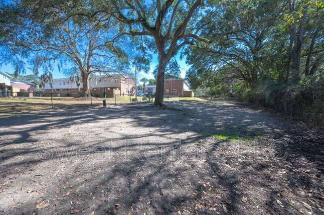 Building Photo - 415 Parkdale Dr