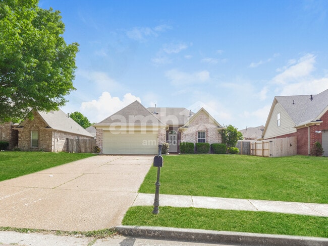 Building Photo - 1402 Carlton Ridge Dr