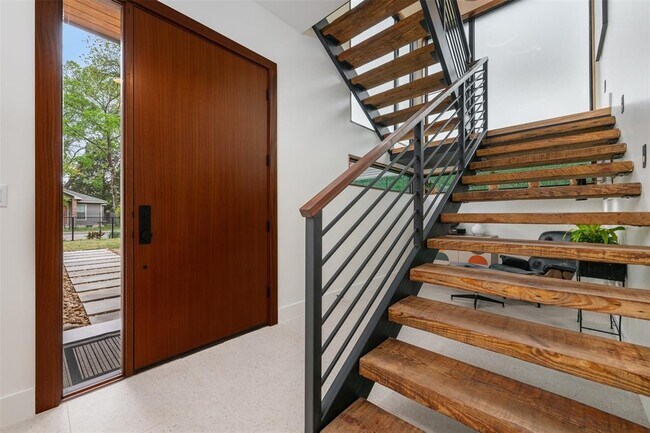 Building Photo - 73 Julius St