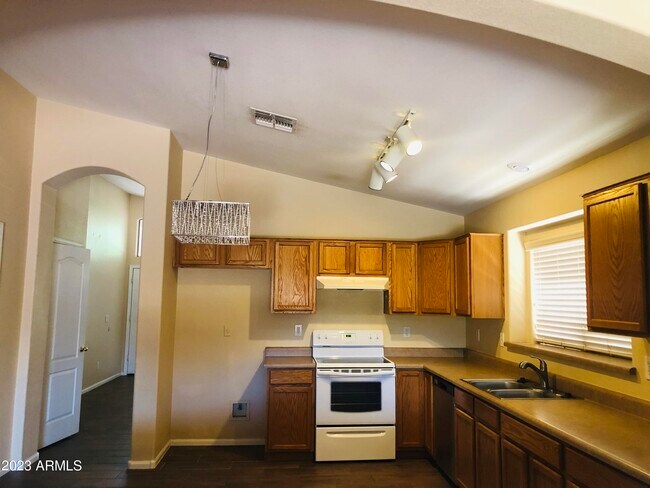 Building Photo - 5005 W Ardmore Rd