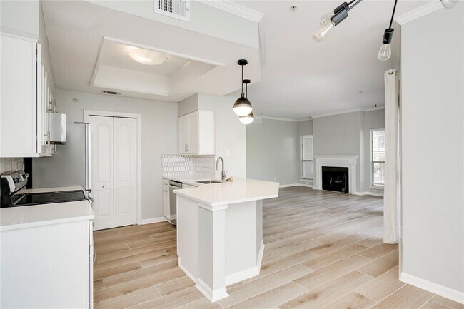 Building Photo - 6000 Shepherd Mountain Cove