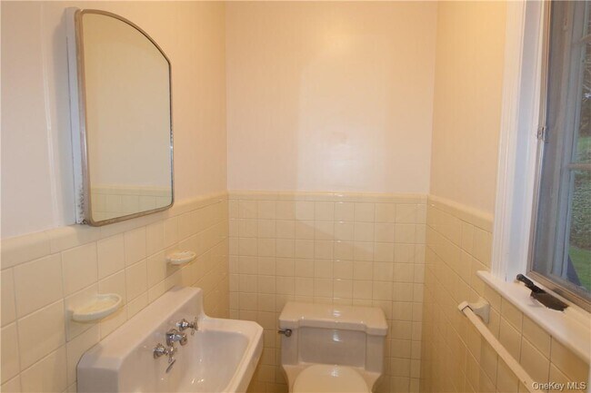 Building Photo - 21 Tinker Town Rd