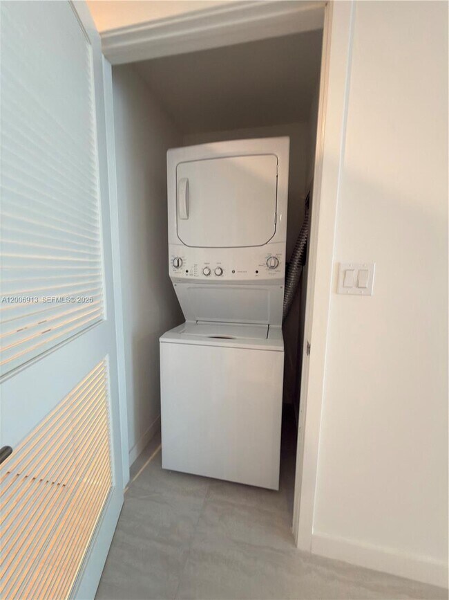 Building Photo - 77 SE 5th St