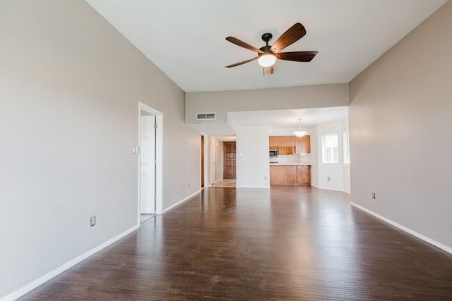Building Photo - Newly Updated Two Bedroom Two Bath Townhouse