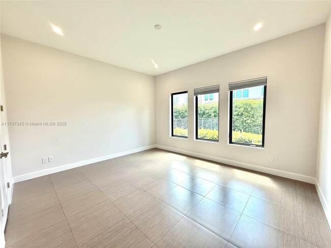 Building Photo - 5915 Brookfield Cir