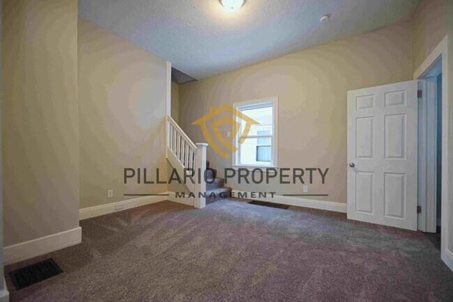 Building Photo - Close to Marion University, 3 Bedroom, 1.5...