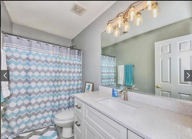 Building Photo - Beautiful 5-Bedroom Home in Huntersville w...