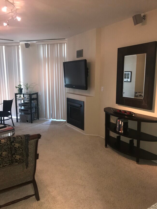 Building Photo - 500 W Harbor Dr