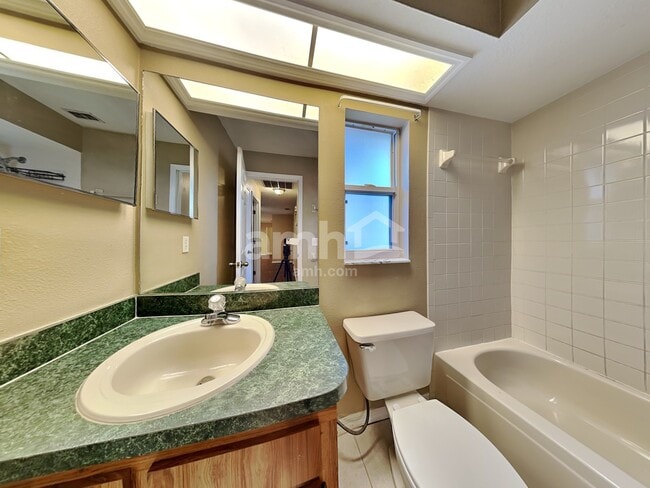 Building Photo - 220 Bryan Oak Avenue