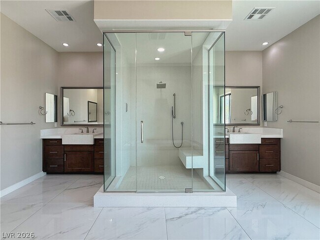 Building Photo - 2 Sugarberry Ln