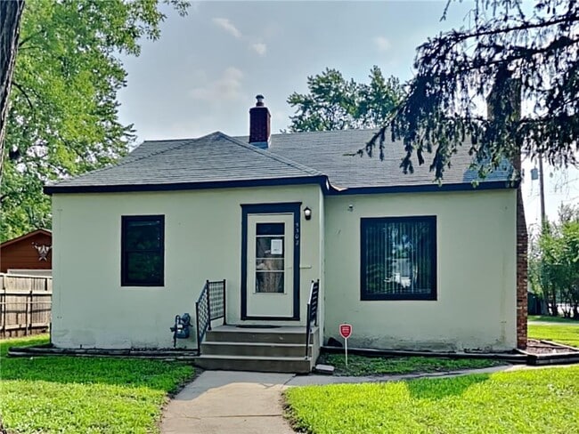 Primary Photo - 5302 N Humboldt Ave