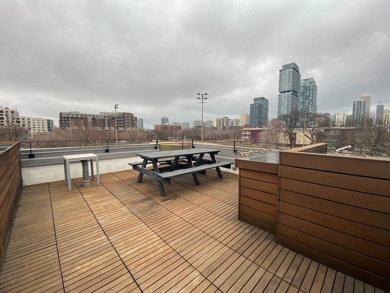 Building Photo - 435 W Hobbie St