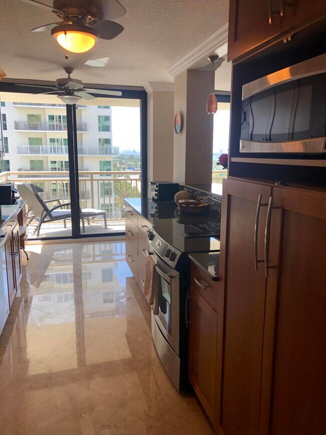 Building Photo - 3400 N Ocean Dr