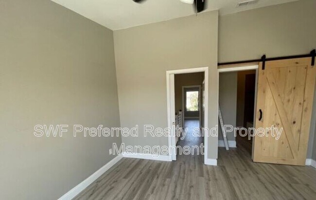 Building Photo - 4318 SE 5th Ave