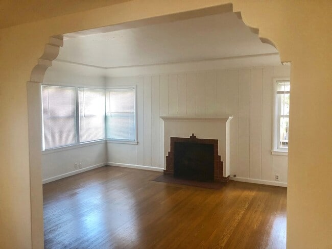 Building Photo - Tahoe Park Cutie! - JUST REDUCED