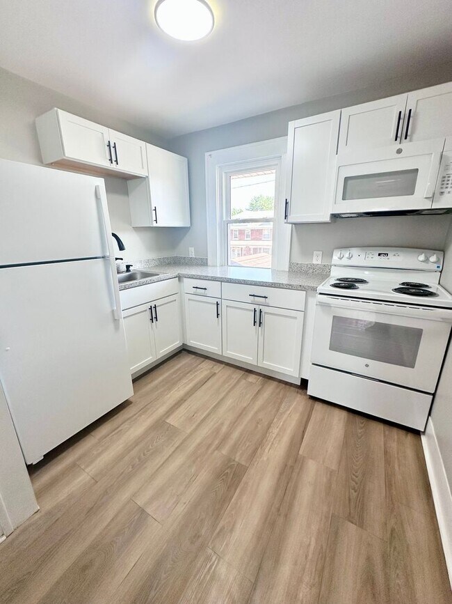 Building Photo - 139-141 W. Sandusky