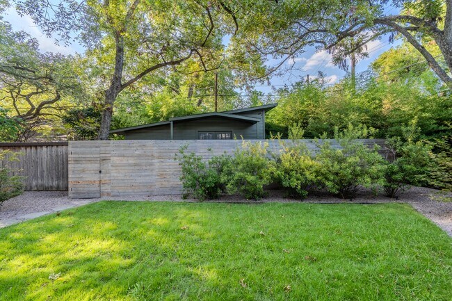 Building Photo - 8571 Eustis Ave