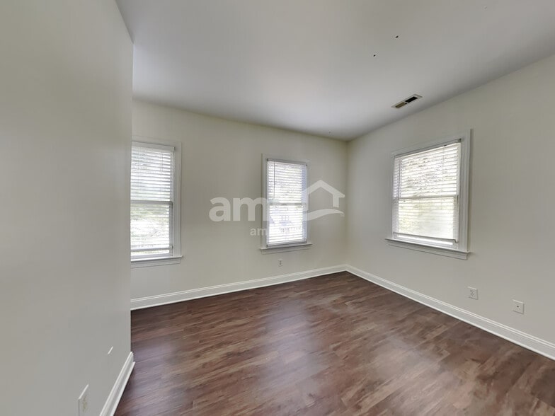 Building Photo - 8005 Red Oaks Trl