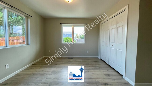 Building Photo - Welcome home to this charming 3 bedroom, 2 bathroom home in the heart of Yelm!
