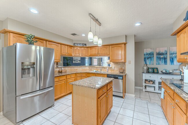 Building Photo - 13417 Bunker Hill Dr