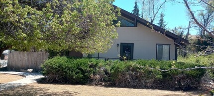 Building Photo - Charming Home Near the Prescott Square