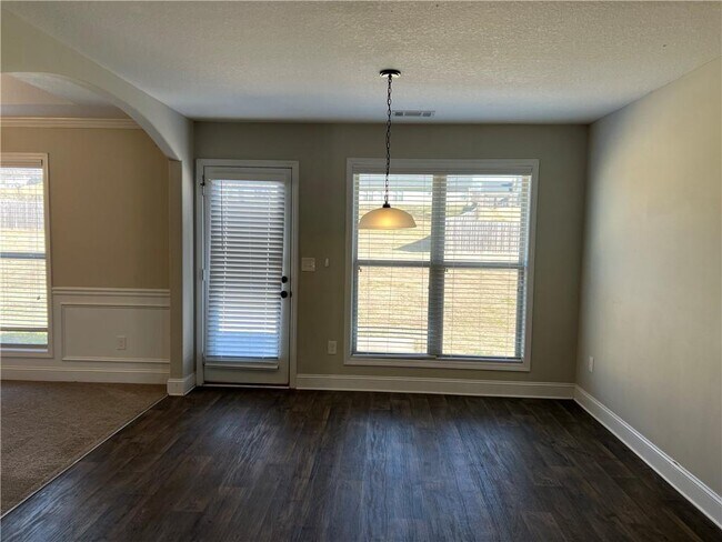 Building Photo - 700 River Mist Cir