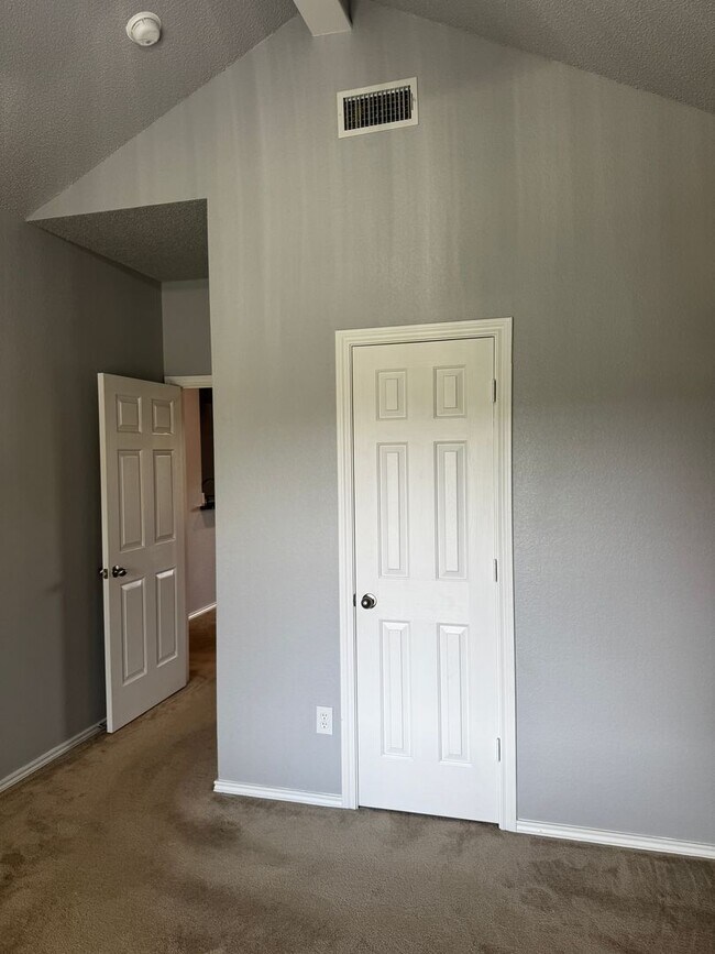 Building Photo - Stunning 3 Bed, 2 Bath Home in Sunridge Subdivision