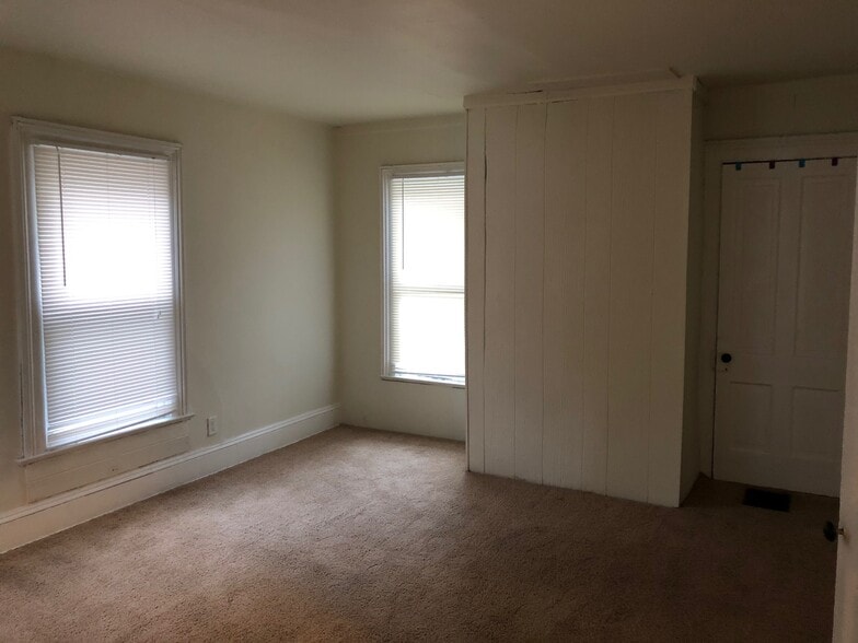 Building Photo - 516 E Chestnut St