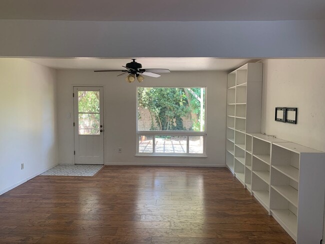 Building Photo - Updated 3-Bedroom Home Near Chestnut Park-$500 Off First Month's Rent