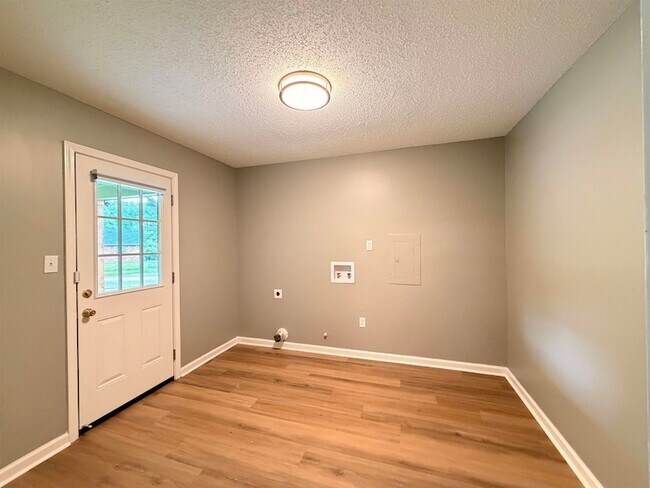 Building Photo - 3884 Kerston Dr